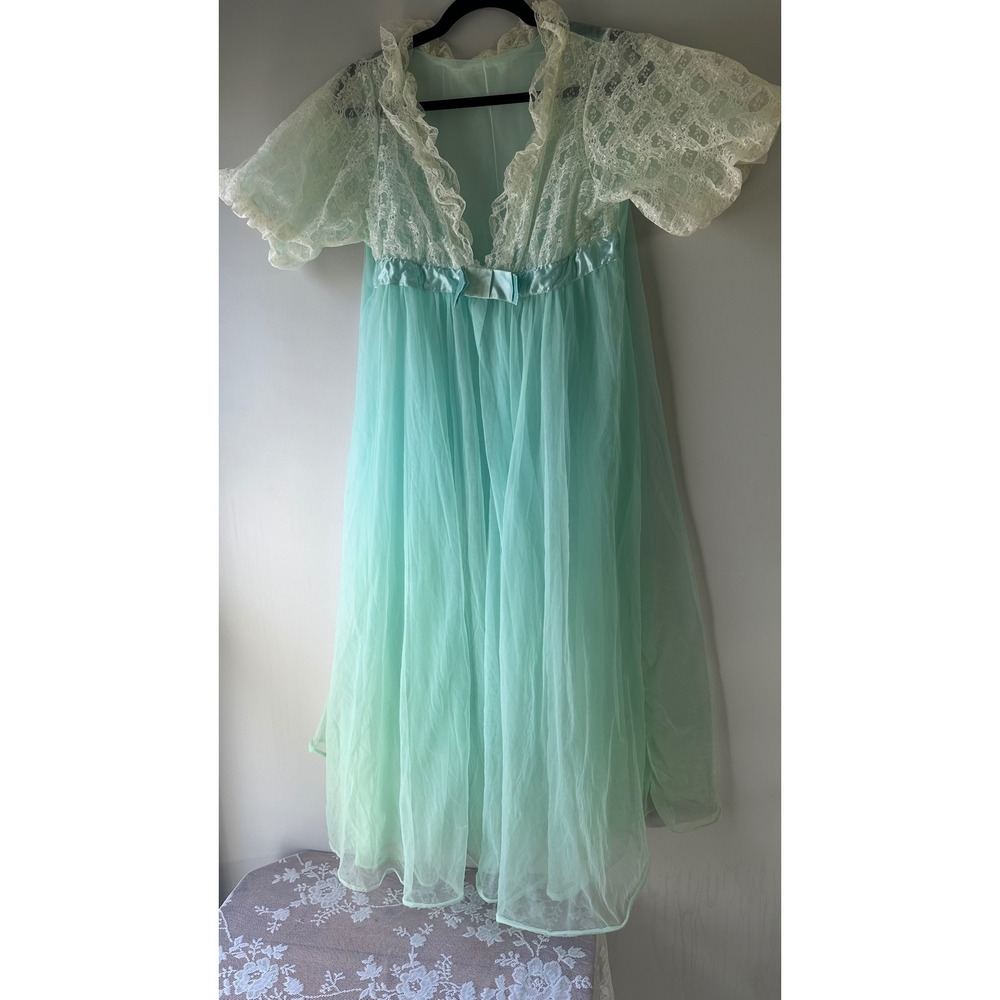 Vintage Mint Green Lace Peignoir Robe
